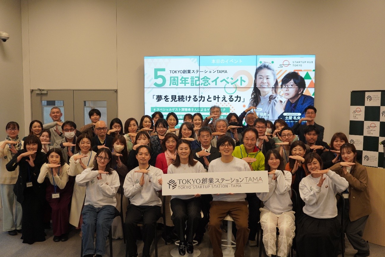 みんなでTAMAポーズ!