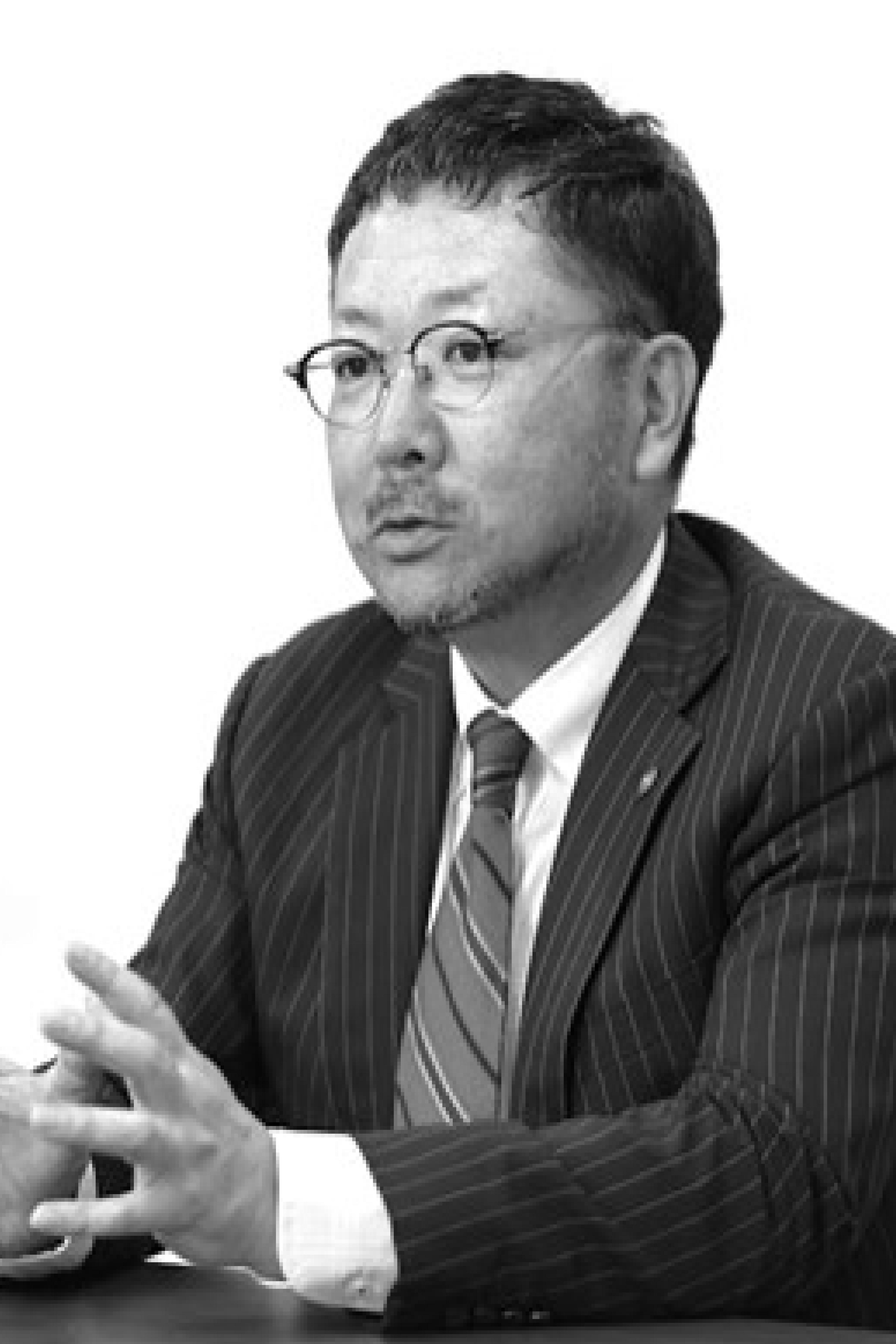 大場 氏