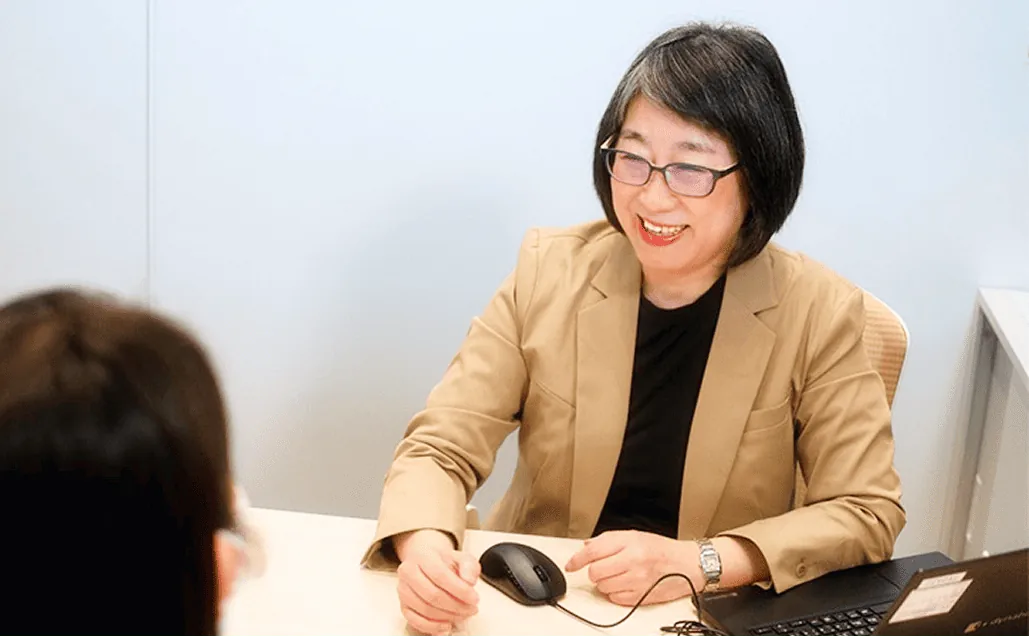 専門家に相談する様子