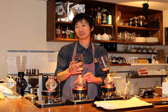 サイフォニーコーヒー店主 芹口大輔様