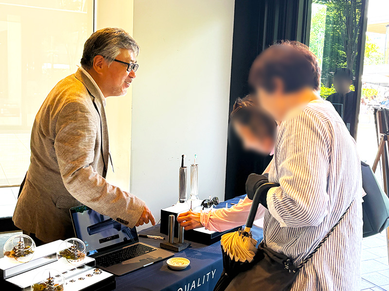 “しまう”から、“魅せる”へ。超精密金属加工生活グッズ